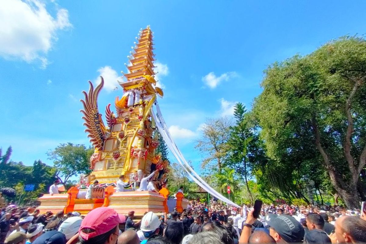 Ribuan warga saksikan puncak prosesi Pelebon Raja Denpasar IX