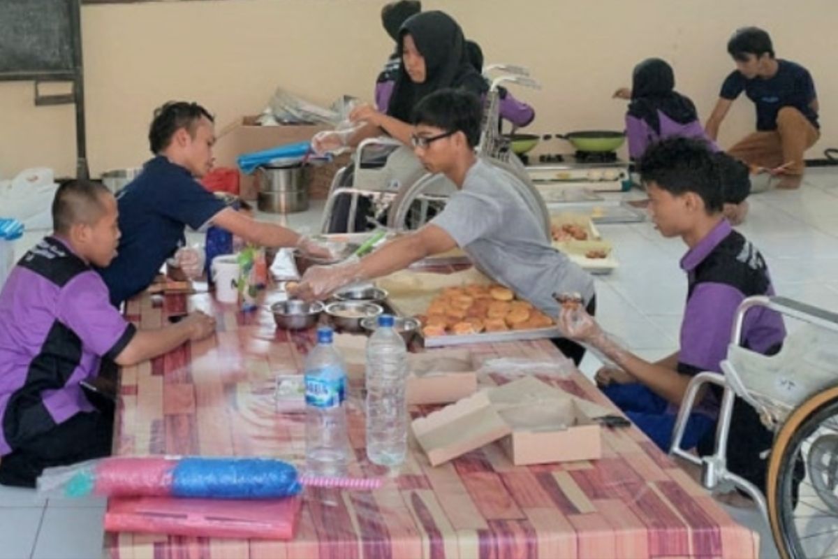 Pasuruan beri pelatihan pembuatan kue pada penyandang disabilitas