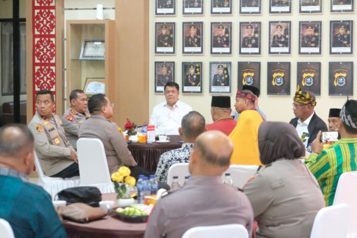 Kapolda Sulawesi Tenggara ajak masyarakat Muna tak mudah terpancing