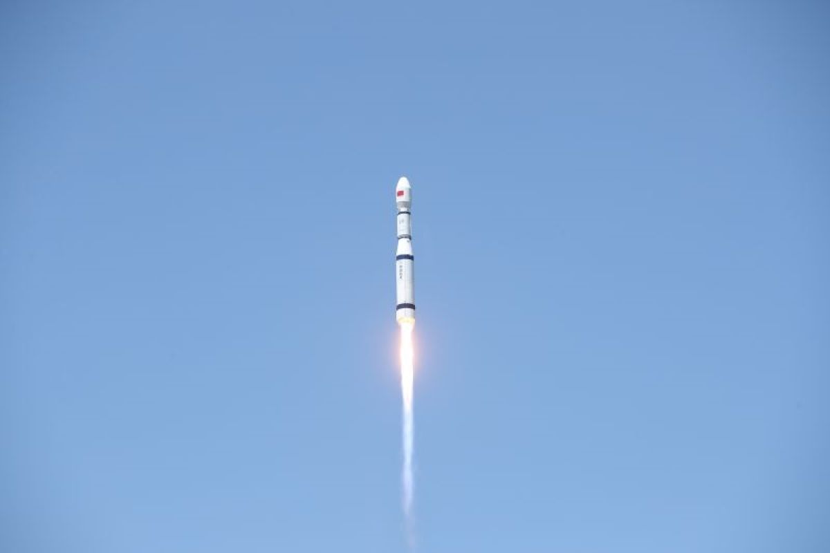 China kembali kembali luncurkan satelit eksperimen luar angkasa baru