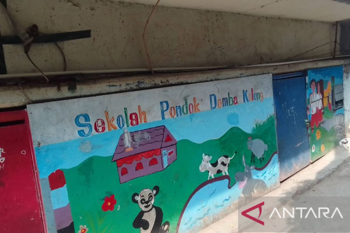 Pemkot Jakbar memitigasi risiko pada sekolah di kolong Tol Angke