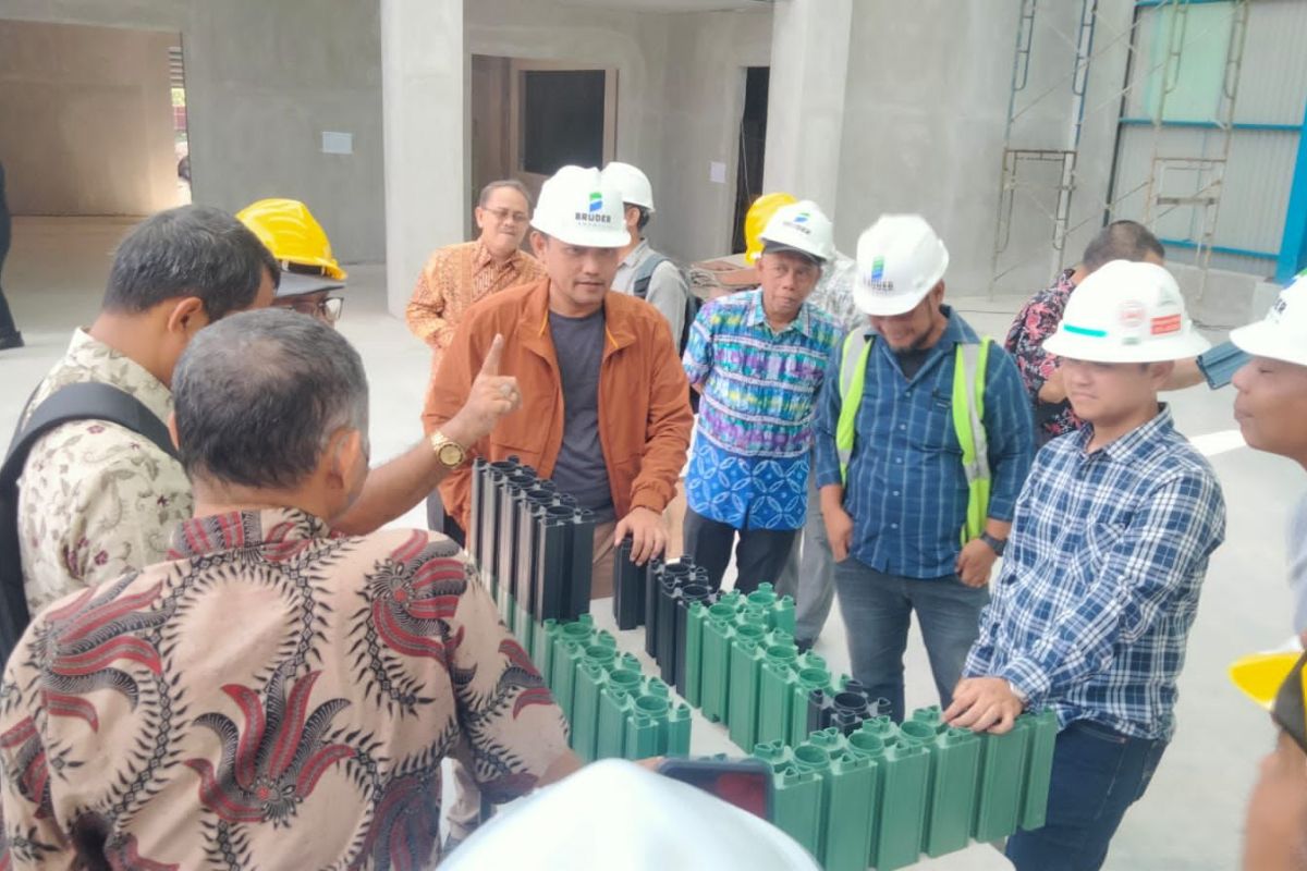 Lombok segera punya pabrik blok plastik daur ulang