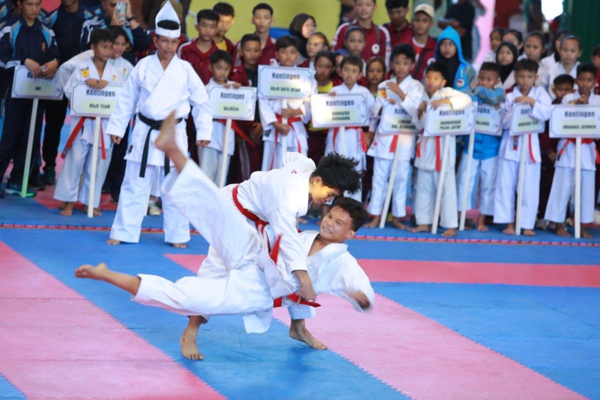 Kejurnas karate di Banyuwangi diikuti ribuan karateka