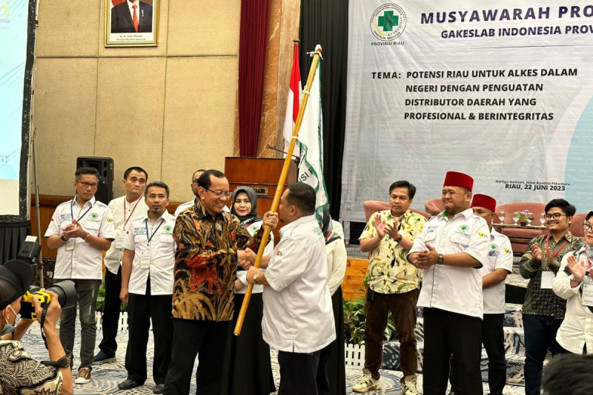 Pengukuhan Gakeslab Riau, distributor daerah penting untuk rantai pasok alkes dalam negeri