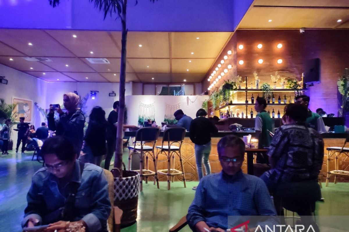 Wulan Guritno buka kafe resto baru di Surabaya