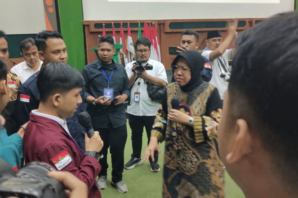 Mensos bantu mahasiswa disabilitas mata untuk periksa kesehatan