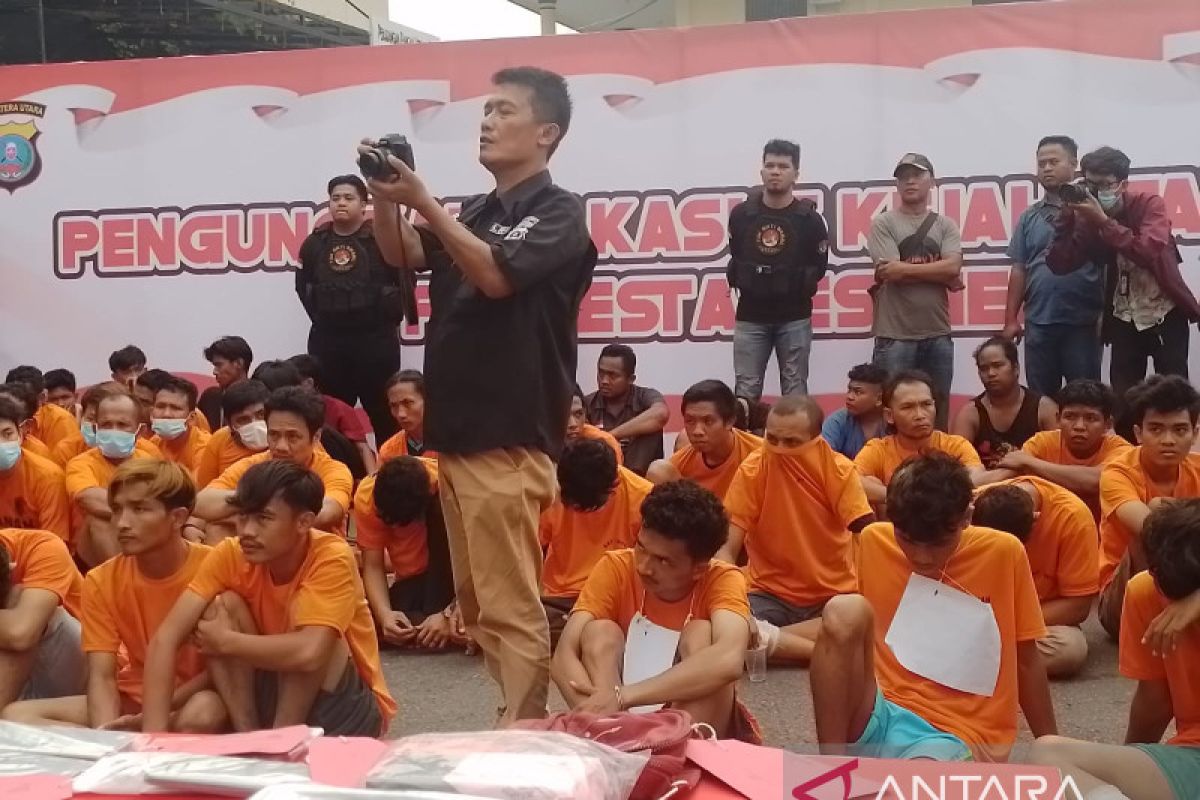 Polisi tangkap empat pelaku begal bawa parang di Medan
