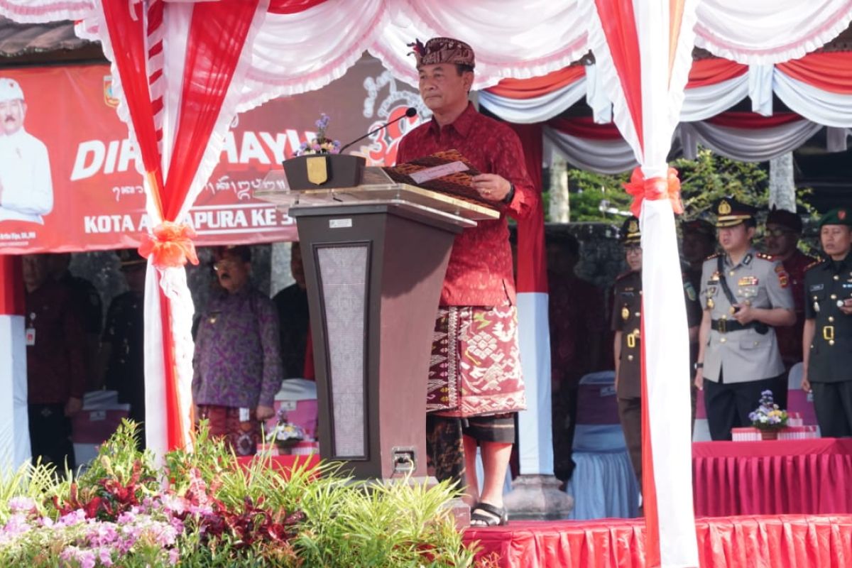 Bupati Karangasem-Bali ingin ibu kota Amlapura semakin berkembang