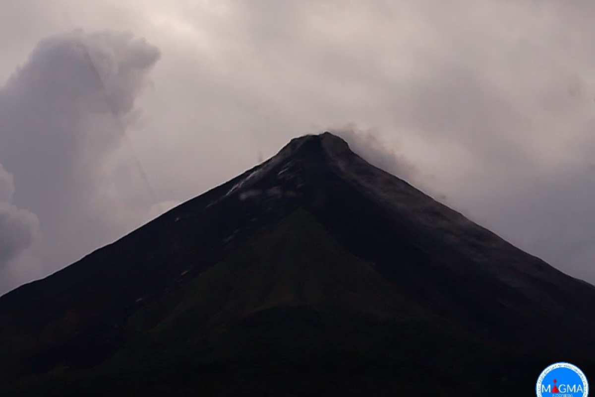 Jarak luncur guguran lava Gunung Karangetang di Sulut capai 1.500 meter