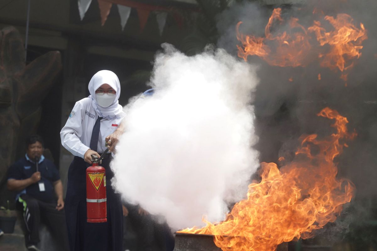 BPBD latih siswa di SMPN 6 Surabaya tanggap bencana