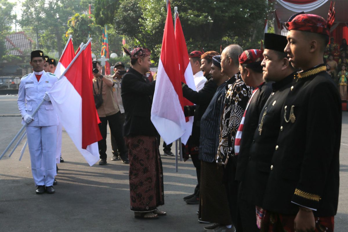 Pemkot Surabaya siap sukseskan program bagi-bagi 10 juta bendera merah putih