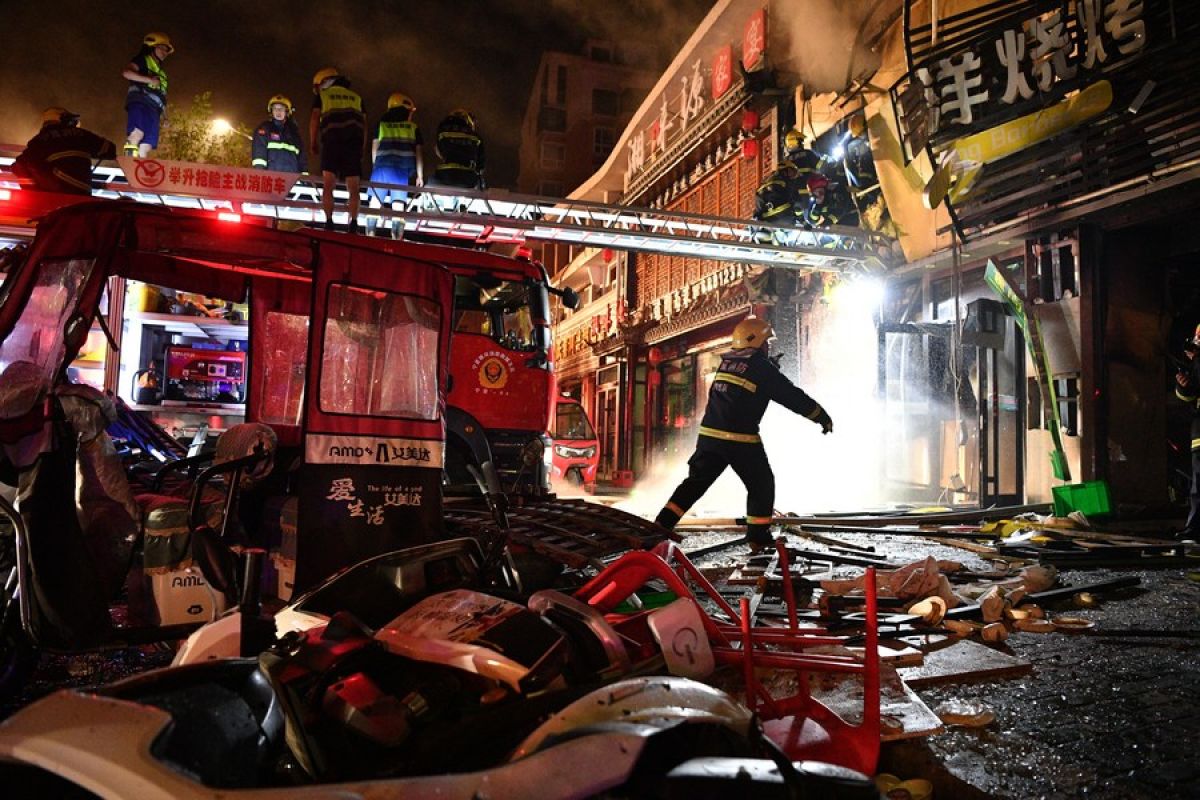 Masyarakat berduka atas korban ledakan restoran barbeku di Yinchuan