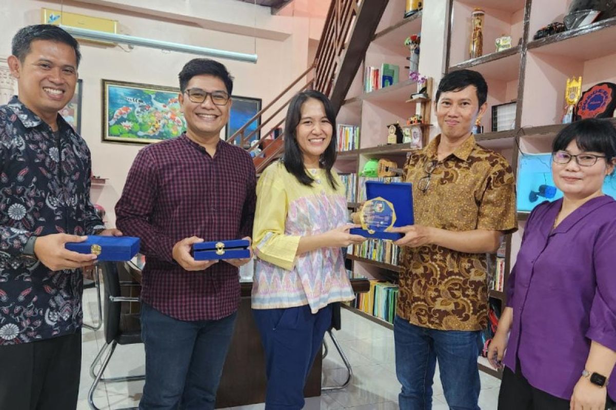 Universitas Kristen Maranatha Bandung lakukan PKM di Pekanbaru Lab School