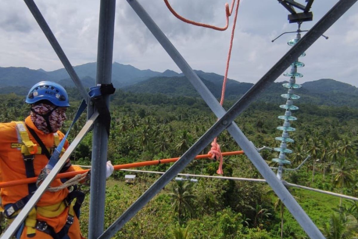 PLN UPK Maluku inspeksi jaringan transmisi pastikan keandalan  sistem