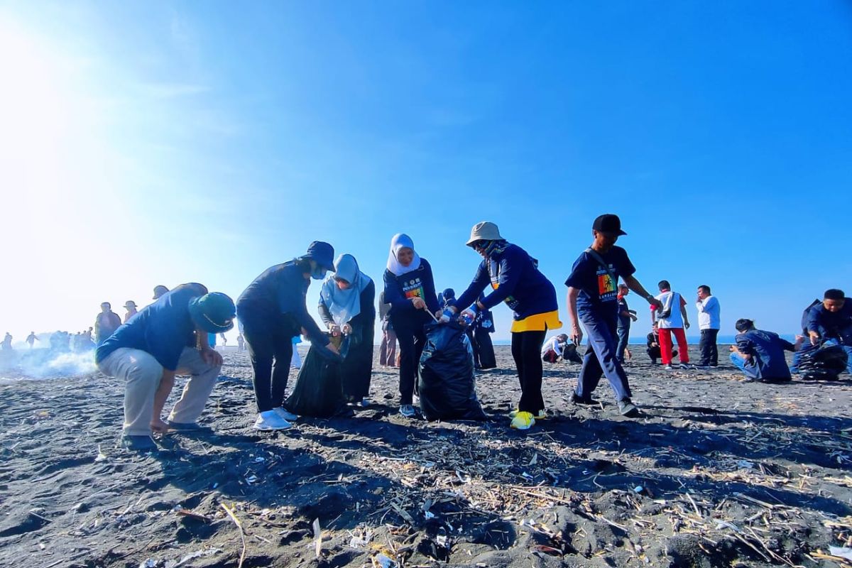 Sekda Lumajang: Objek wisata pantai jadi penopang ekonomi warga