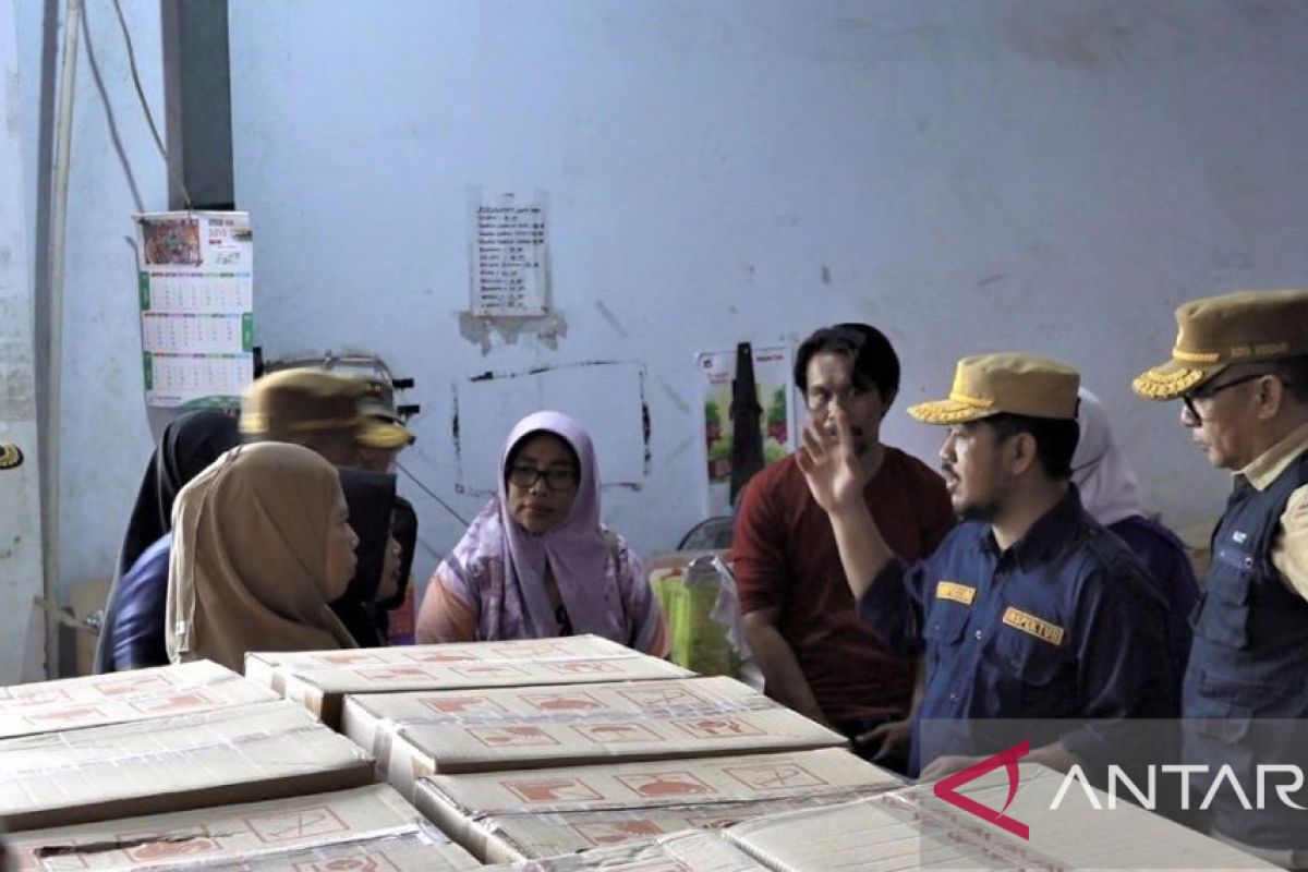 Pemkot Kendari sidak harga bahan pokok di pasar dan distributor jelang Idul Adha