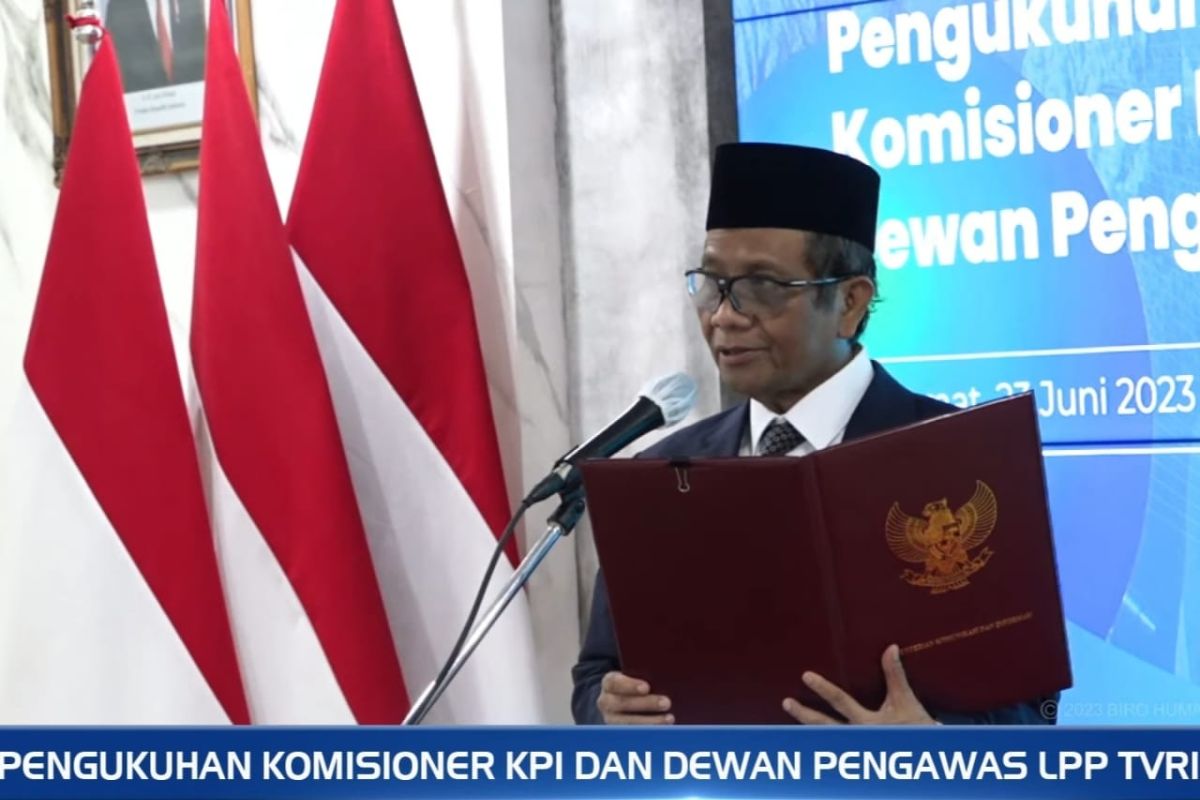 Plt. Menkominfo kukuhkan anggota KPI Pusat dan Dewan Pengawas LPP TVRI