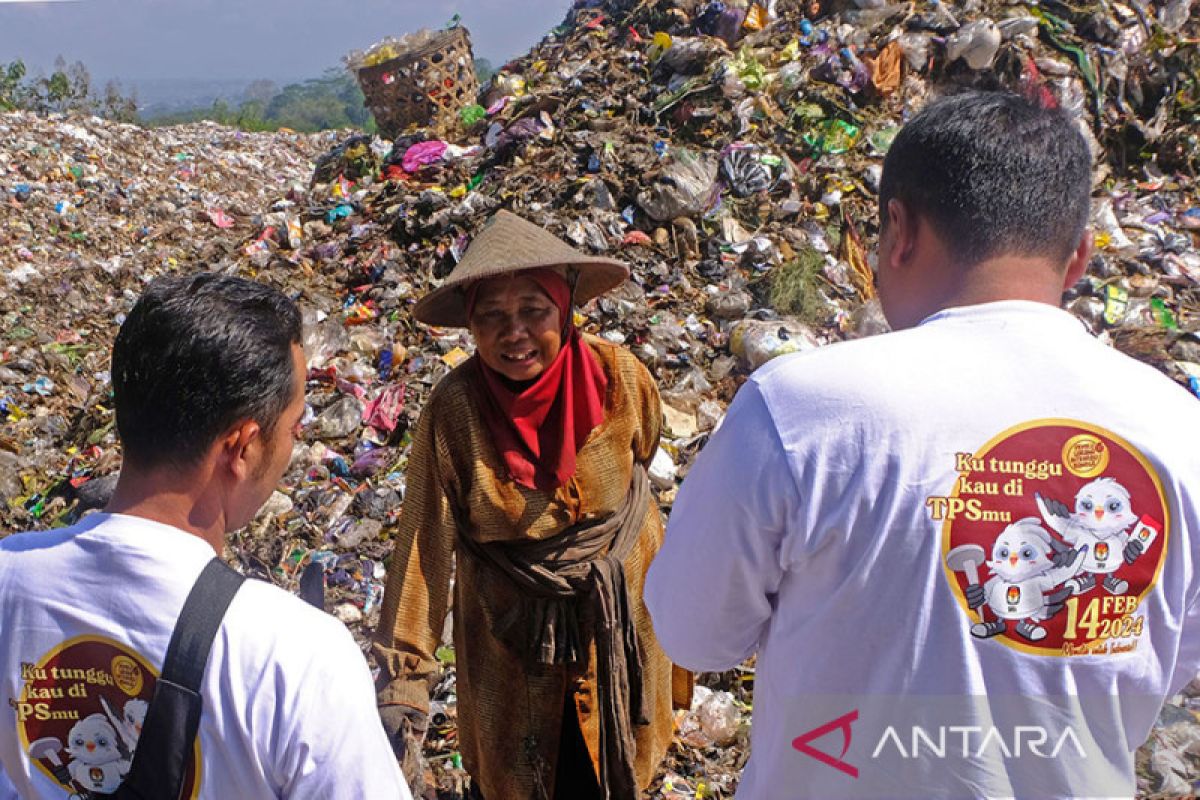 Sosialisasi pemilu KPU pada pemulung di TPA