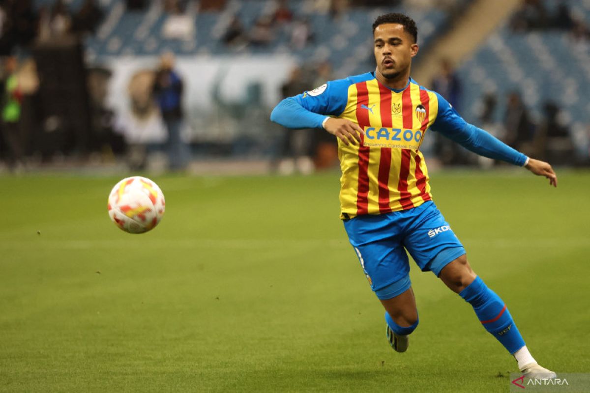 Bournemouth resmi rekrut Justin Kluivert dari AS Roma