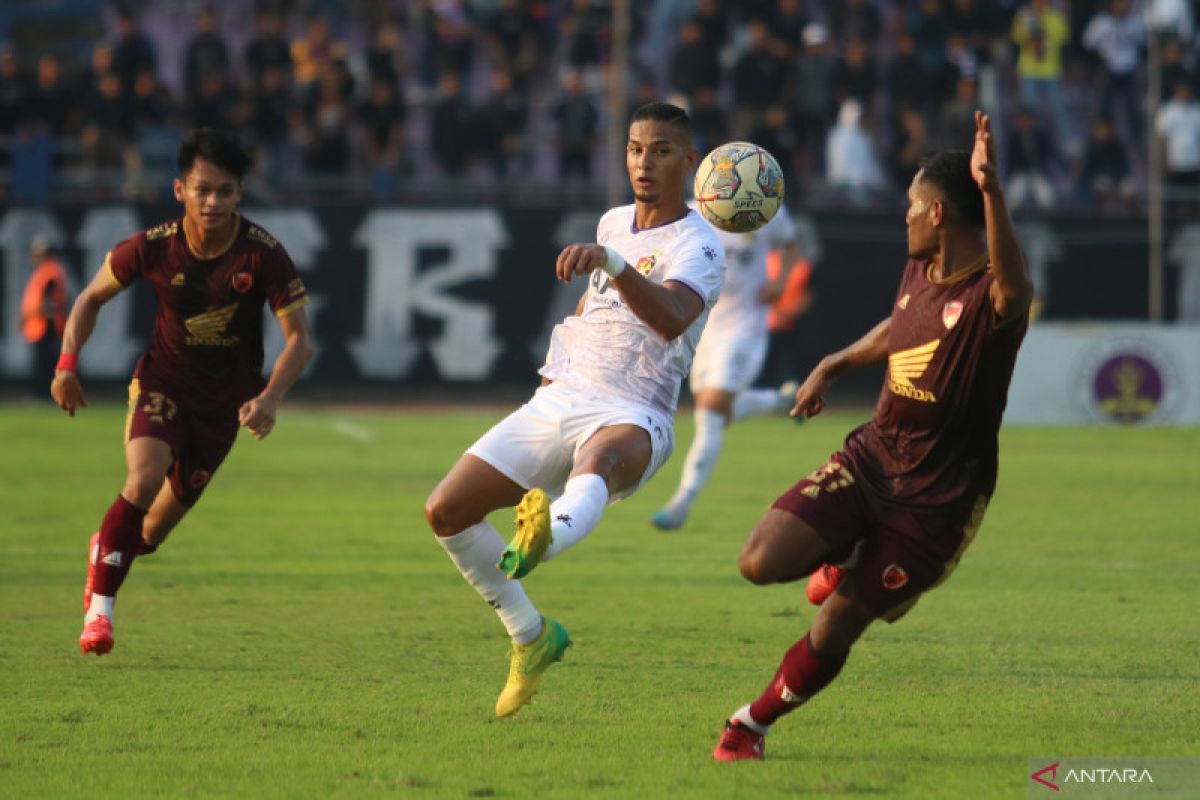 PSM Makassar kembali tersandung kalah 1-2 lawan Persik Kdiri