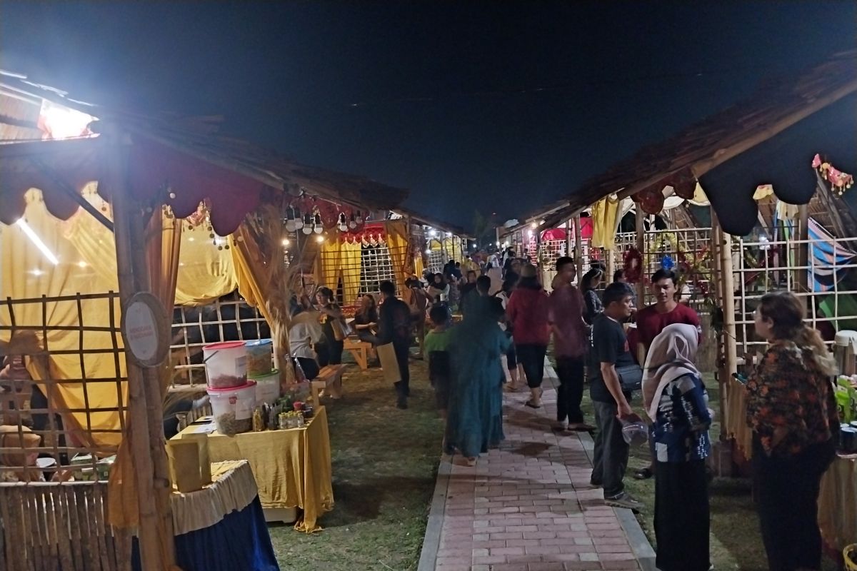 Pasar rakyat Festival Lestari di Sigi ramai dikunjungi warga