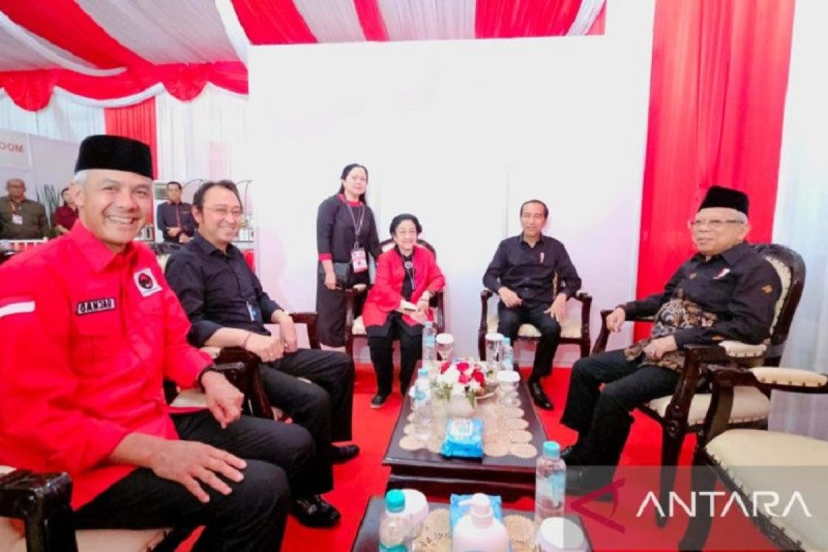 Presiden Jokowi dan Maruf Amin hadir bersama tokoh lain di Puncak BBK 2023