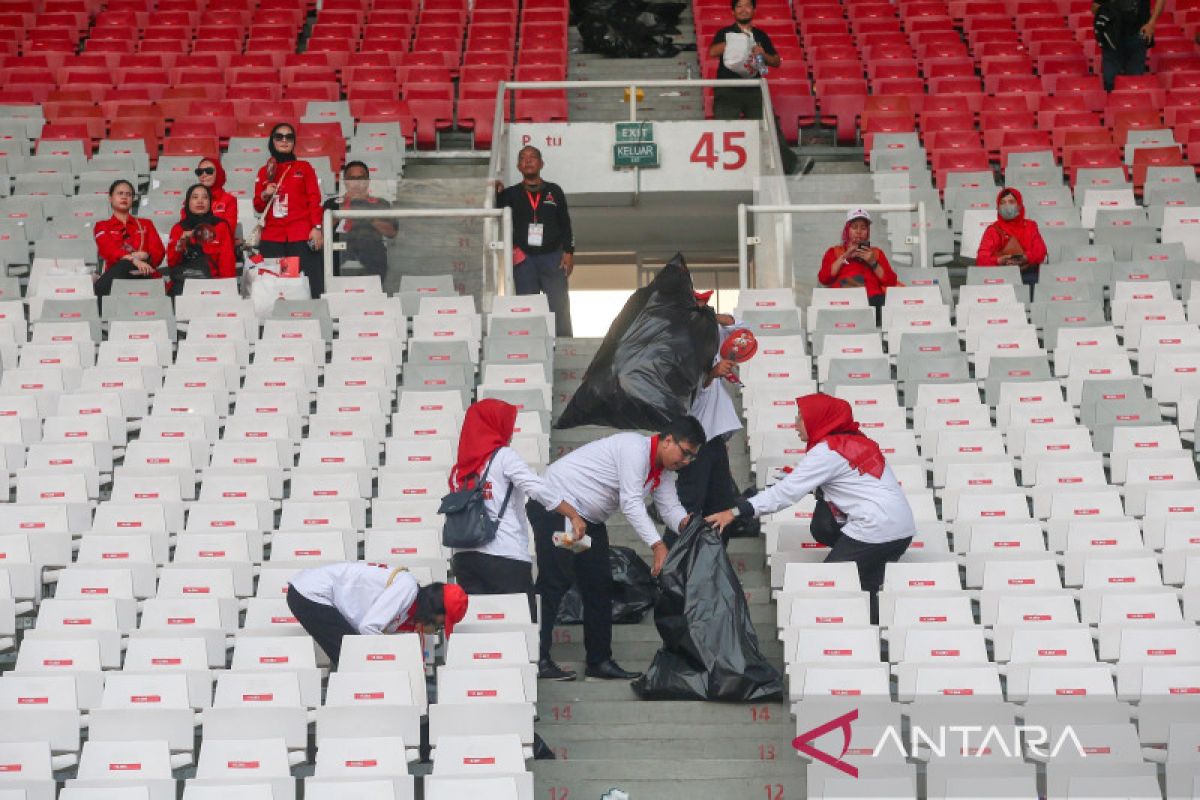 Komunitas Juang sigap bersihkan Stadion GBK usai puncak BBK 2023