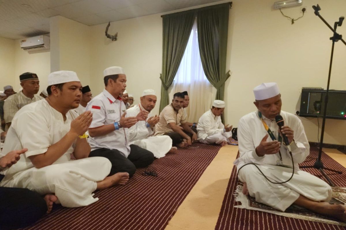 Wali kota kunjungi JCH Banjarbaru di Mekkah, senang dapat paket iwak saluang dan sapat karing