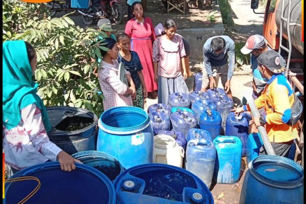 Desa kekeringan, BPBD Probolinggo-Jatim distribusikan air bersih