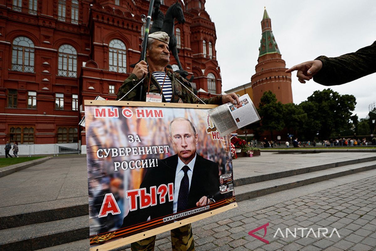 Rusia tahan pemimpin kelompok pemantau pemilu