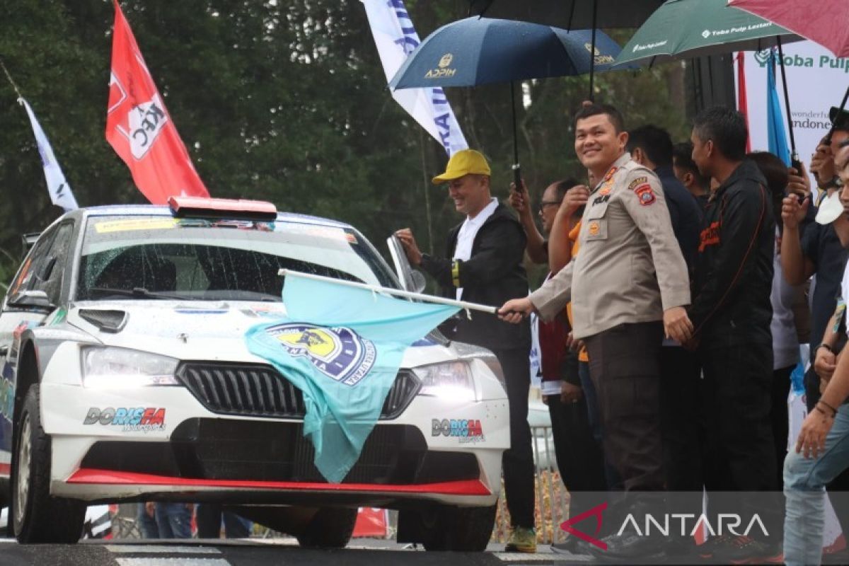 Ratusan personel Polres Simalungun di Danau Toba Rally 2023
