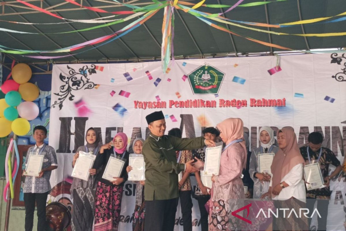 SMP Raden Rahmat Surabaya jamin siswa lulus bawa pulang ijazah
