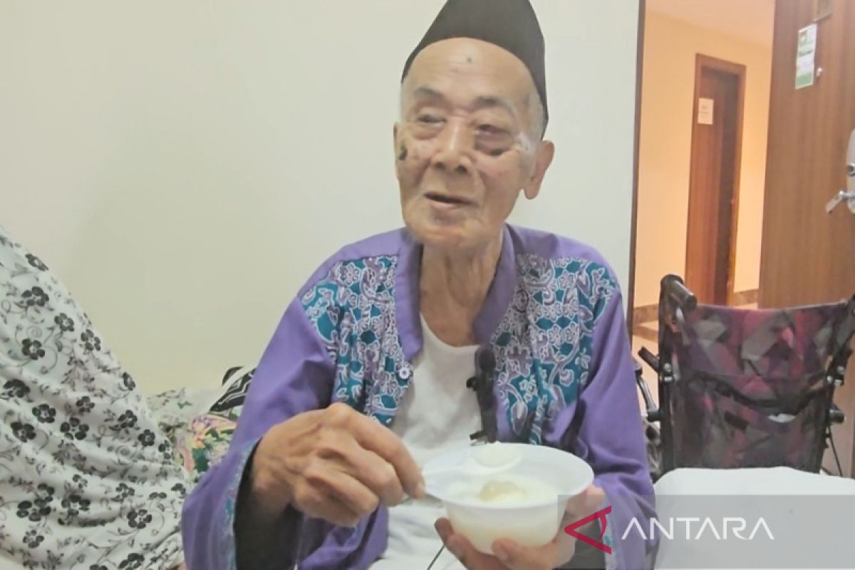 Jemaah lansia peroleh  "Bubur Cinta"