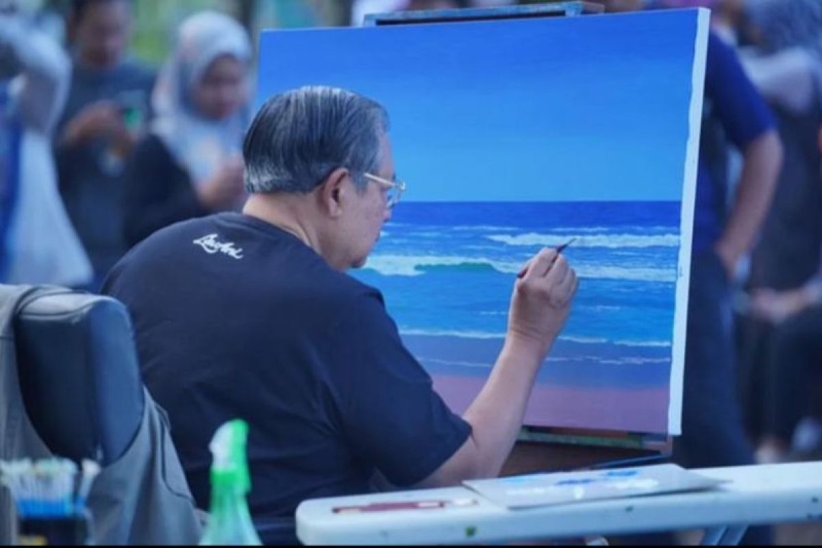 Ribuan pelajar melukis bareng SBY di Pantai Pancer Door Pacitan