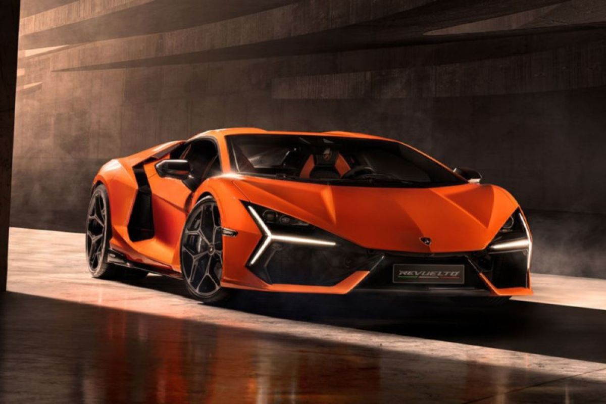 Lamborghini rilis model plug-in hybrid pertama Revuelto di Korea