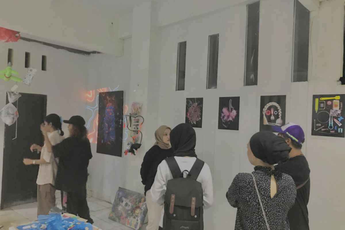 Pemuda   seniman Maluku gelar pameran karya seni dari  sampah