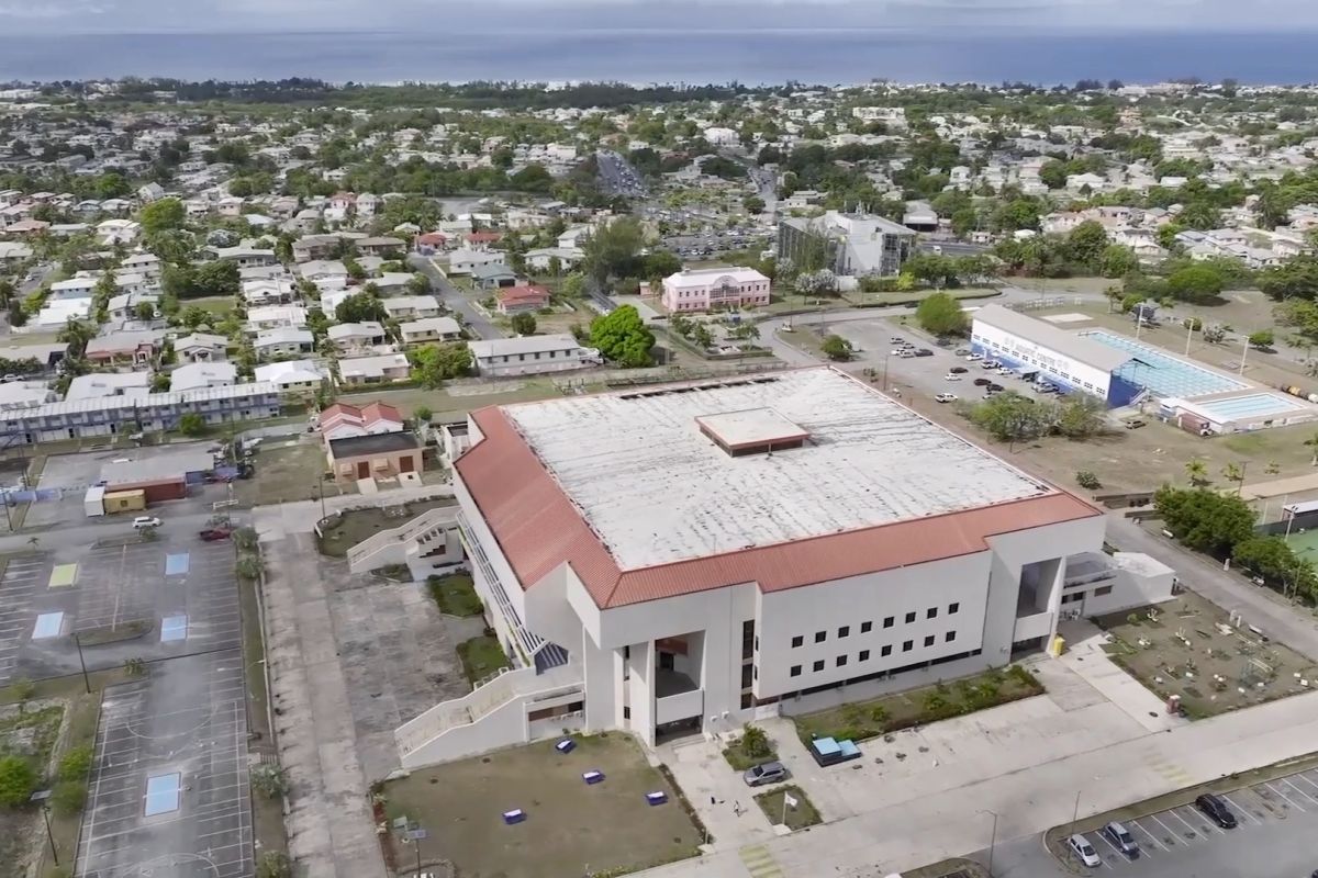 Gimnasium Garfield Sobers, jembatan penghubung China dan Barbados