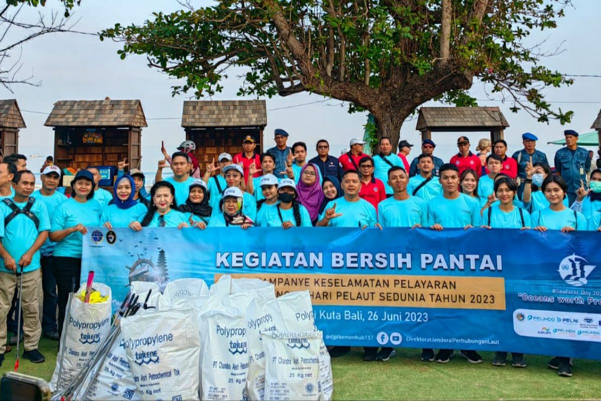 Kemenhub gelar aksi bersih pantai peringati Hari Pelaut Sedunia