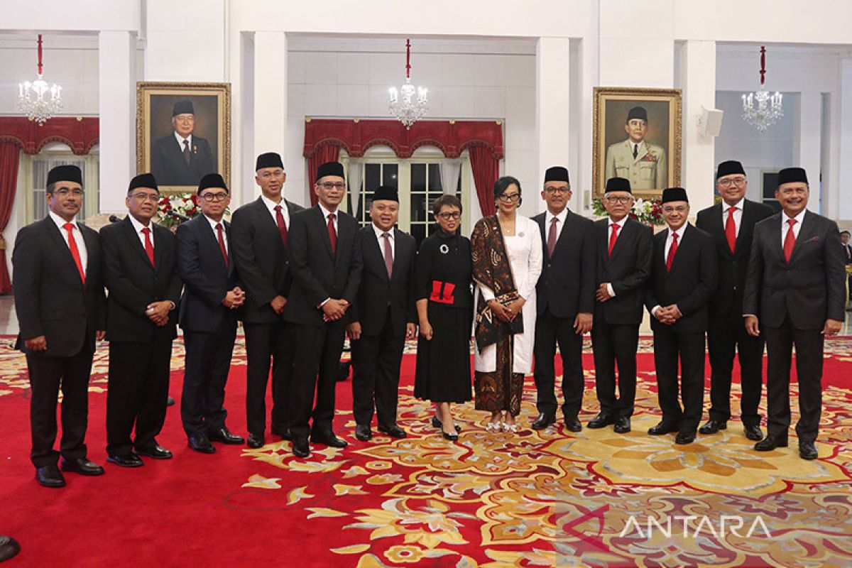 Kemarin, Jokowi lantik duta besar hingga bantah lindungi Al Zaytun