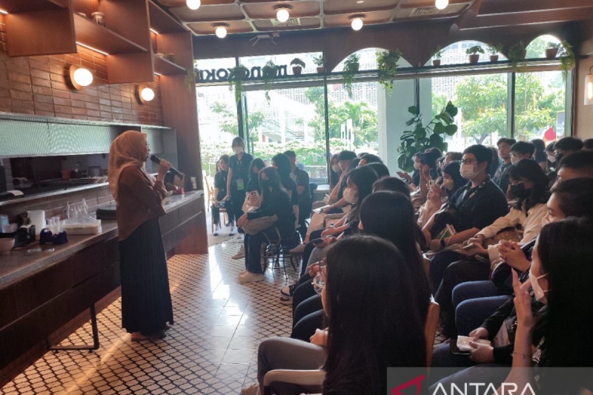 Sebanyak 40 siswa SMA Surabaya diajak belajar di perusahaan multinasional Jakarta