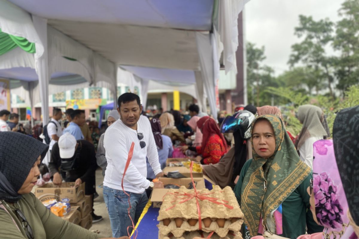 Masyarakat serbu Gerakan Pangan Murah di Tembilahan