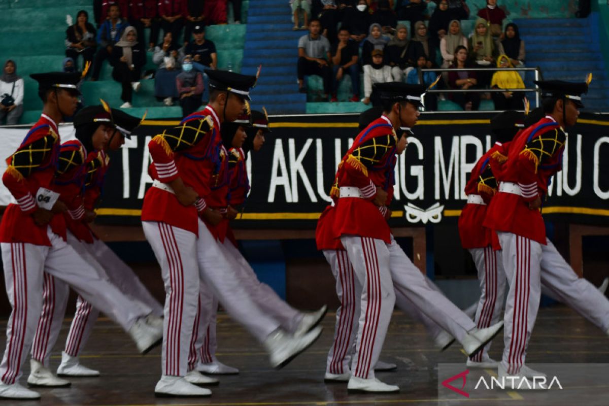 Lomba Kreasi Baris Berbaris di Madiun