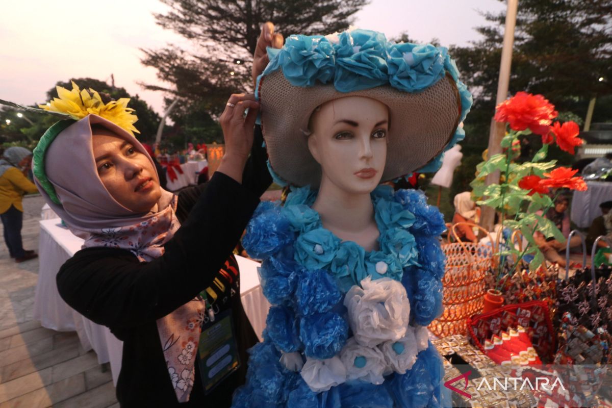 Lomba kerajinan daur ulang sampah