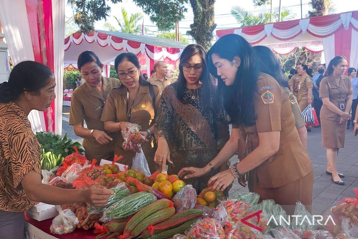 Gelar Gerakan Pangan Murah kepada masyarakat di Gianyar Bali