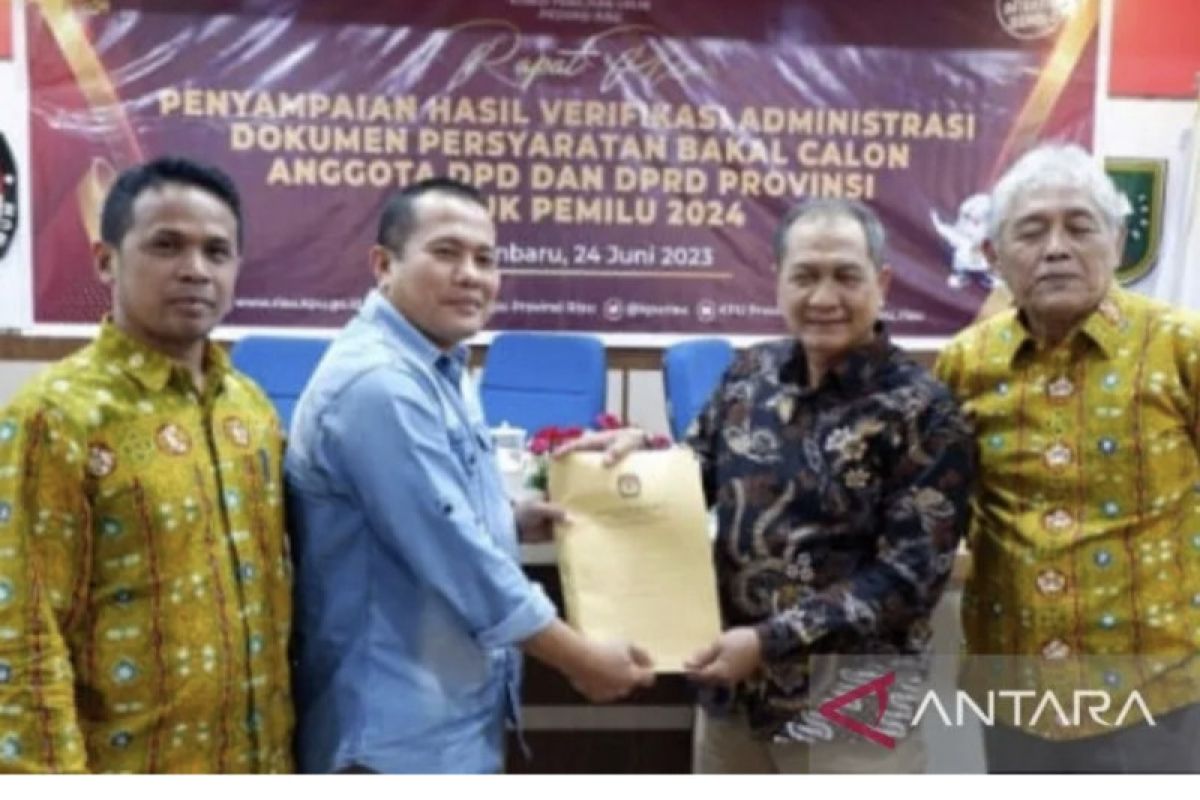 KPU Riau serahkan hasil verifikasi Calon DPD dan DPRD untuk diperbaiki