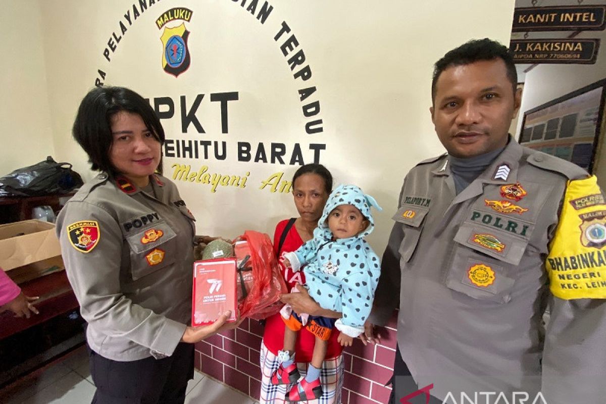 Polresta Ambon  beri bantuan makanan sehat tambahan balita stunting