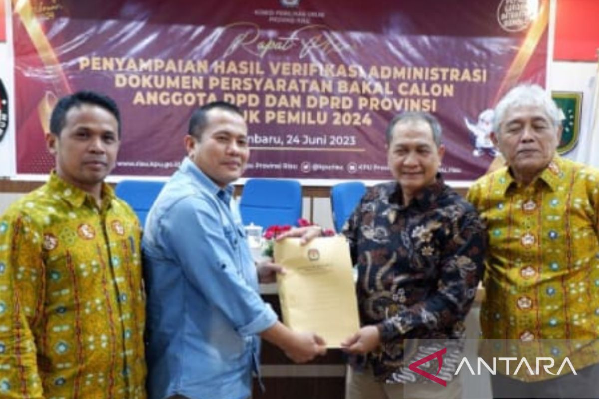 KPU Riau serahkan hasil vermin Bakal calon DPD dan DPRD Provinsi Riau, hampir semua butuh perbaikan