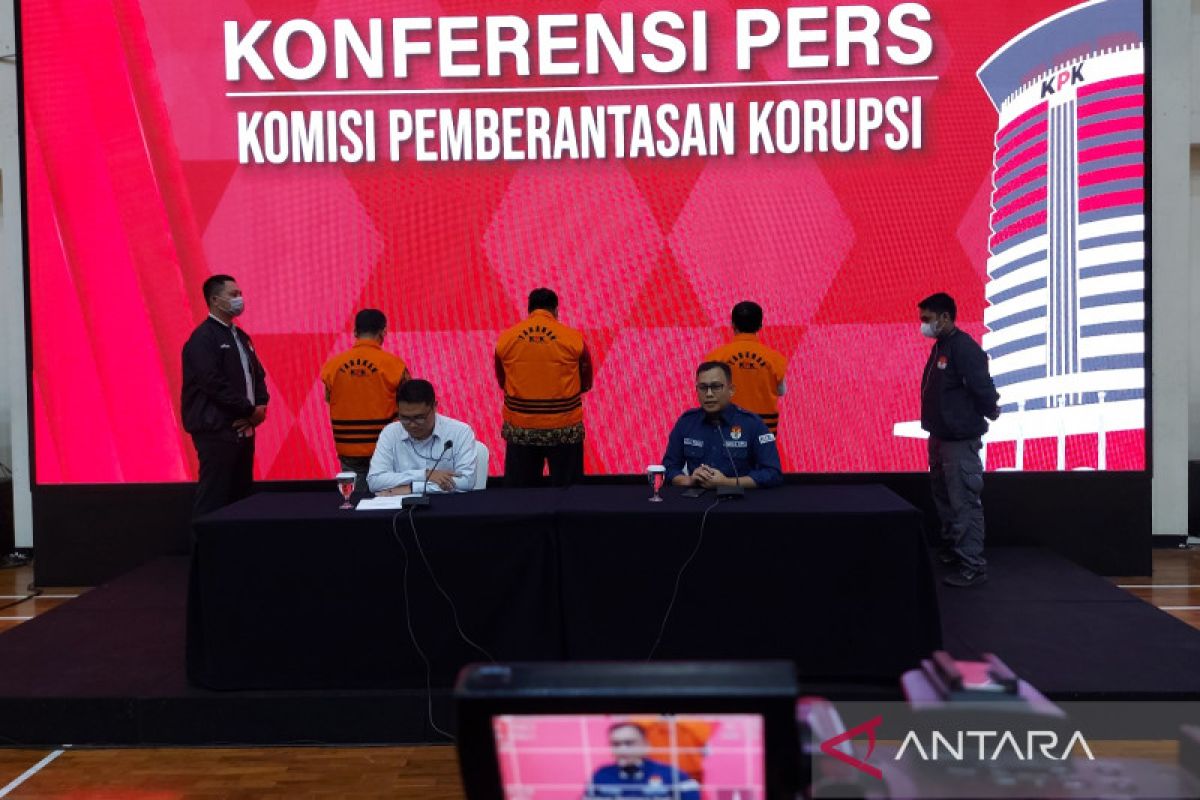 KPK tahan tiga pejabat Kabupaten Pemalang terkait jual beli jabatan