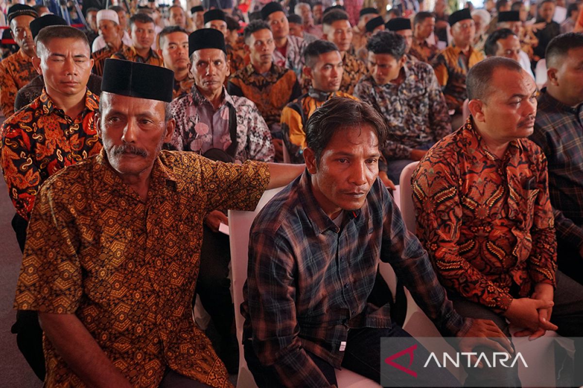 Ministry provides aid for victims of human rights violations in Aceh