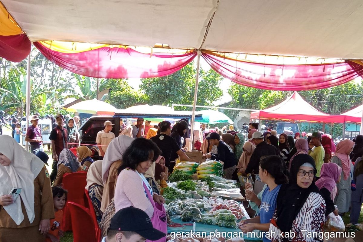 Sebanyak 78.261 keluarga di Tanggamus Lampung dapat bantuan beras